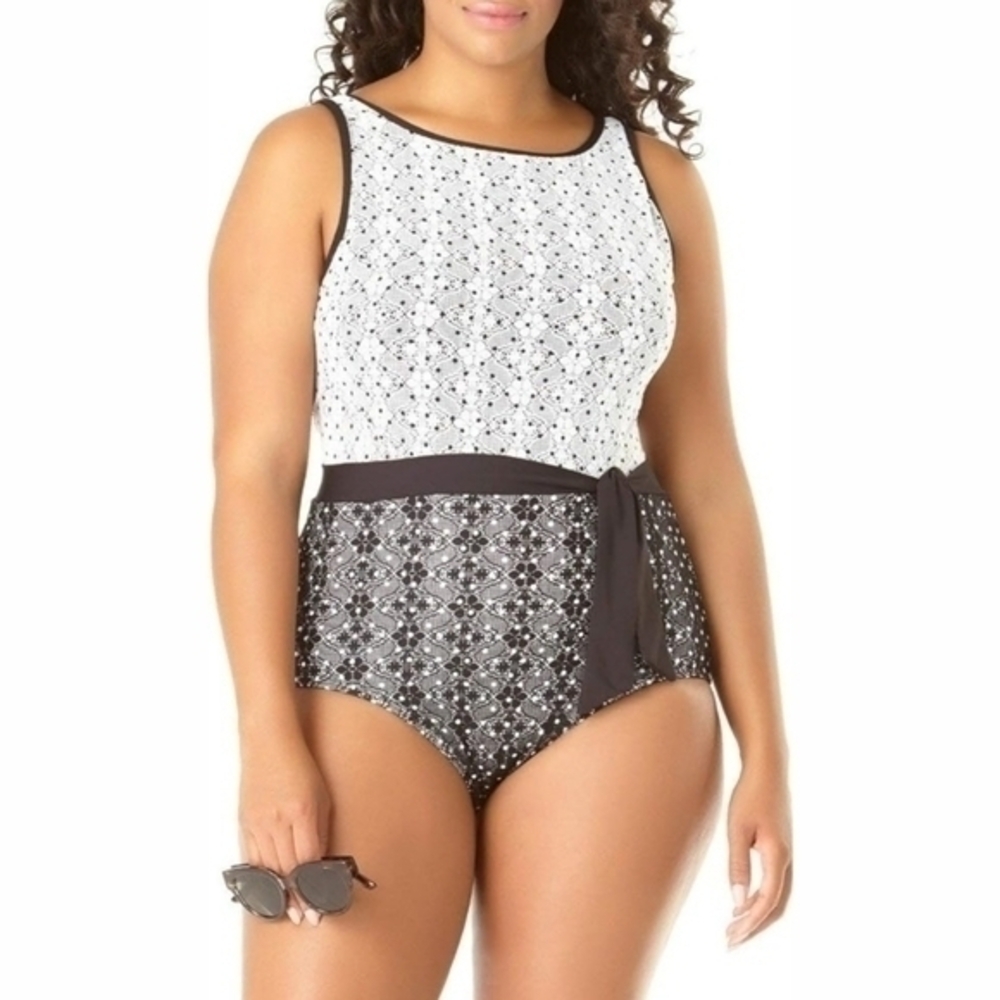 Anne Cole NWT Women's Crochet Lace High Neck One Piece Swimsuit in Black & White